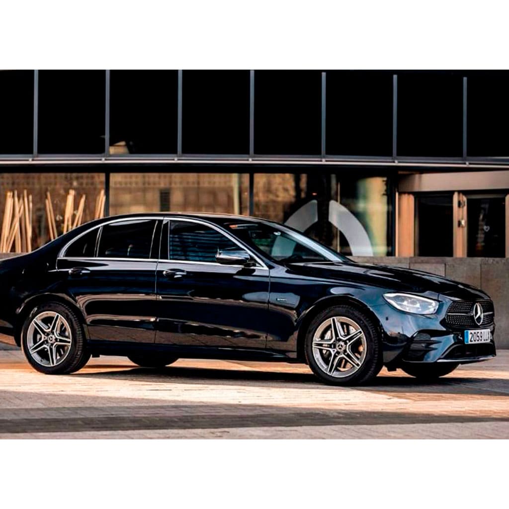 One of our Mercedes E class of the private transportation services Barcelona, waiting for the next trip with the maximum comfort and luxury.